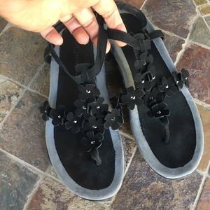 Jambu black suede sandals NWOT 8 flowers